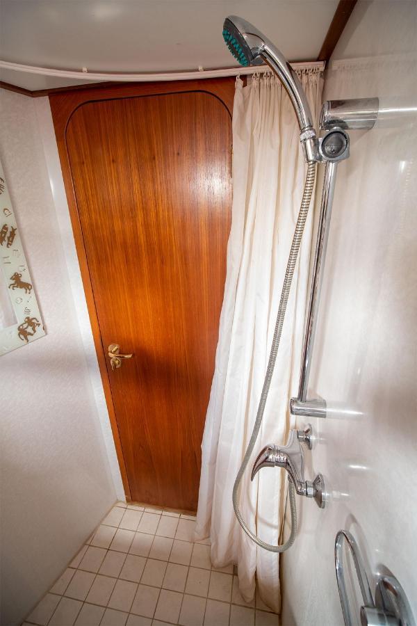 Vedette Hollandaise De 13 M Pour Sejour Insolite Otel Nivillac Dış mekan fotoğraf